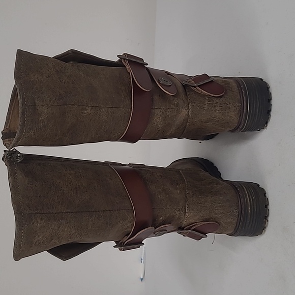 Super Cute Blowfish Distressed Faux Leather Boots Size 7.5. - Picture 5 of 7